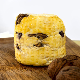 Ser wędzony z orzechem włoskim