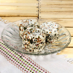 Ser z bogatą mieszanką ziół