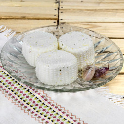 Ser z domowym czosnkiem