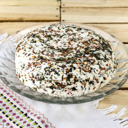 Ser z pomidorami i bazylią