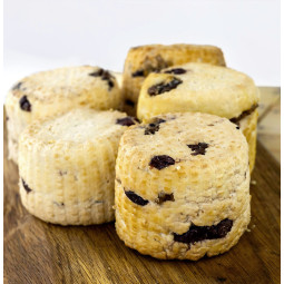 Ser wędzony z orzechem i żurawiną